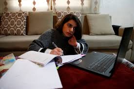 Transforming university students from consumers to developers of online content