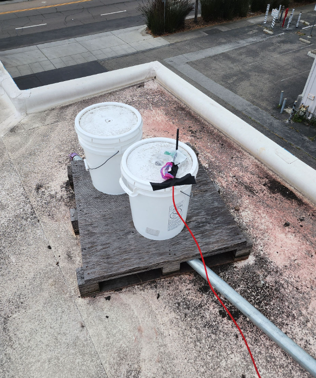 Receiving module on the roof of the office