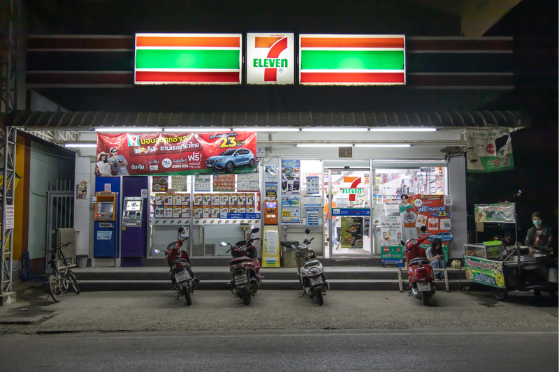 picture of 7-11 in thailand - the right food distributor in thailand can give you access to this channel