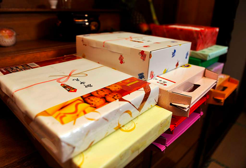 Japanese business etiquette souvernirs